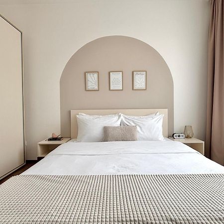 Wanderlust Home Cream, Rasnov Apt For 4, Wifi And Free Parking Extérieur photo