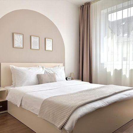 Wanderlust Home Cream, Rasnov Apt For 4, Wifi And Free Parking Extérieur photo