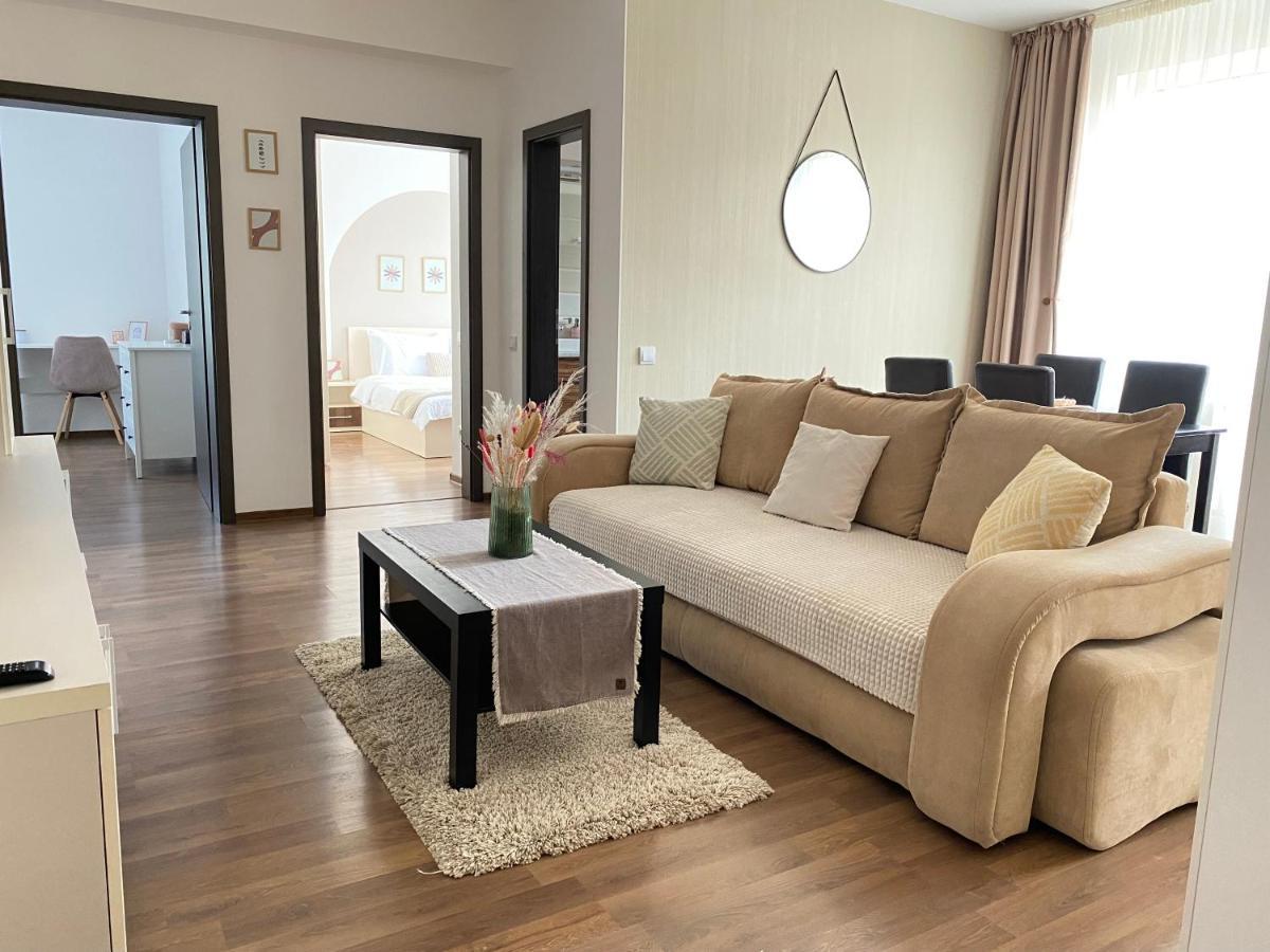 Wanderlust Home Cream, Rasnov Apt For 4, Wifi And Free Parking Extérieur photo