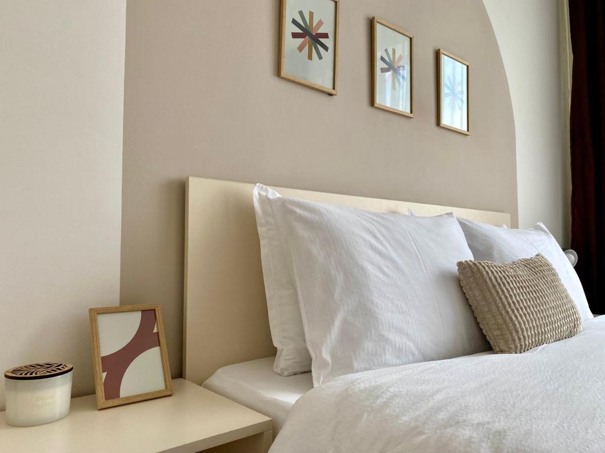 Wanderlust Home Cream, Rasnov Apt For 4, Wifi And Free Parking Extérieur photo
