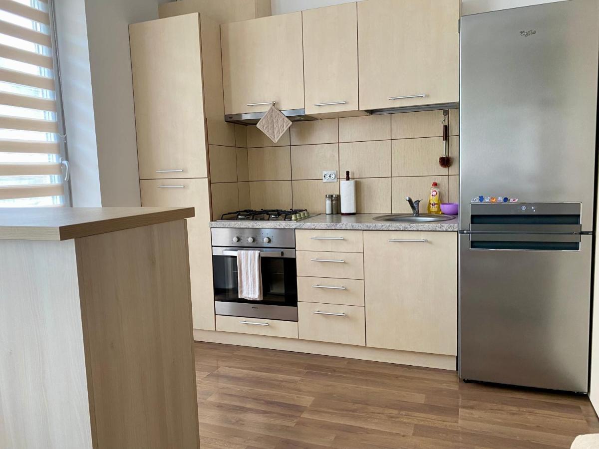 Wanderlust Home Cream, Rasnov Apt For 4, Wifi And Free Parking Extérieur photo