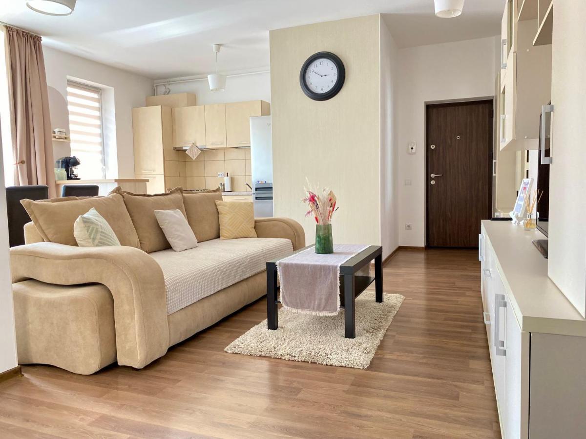 Wanderlust Home Cream, Rasnov Apt For 4, Wifi And Free Parking Extérieur photo