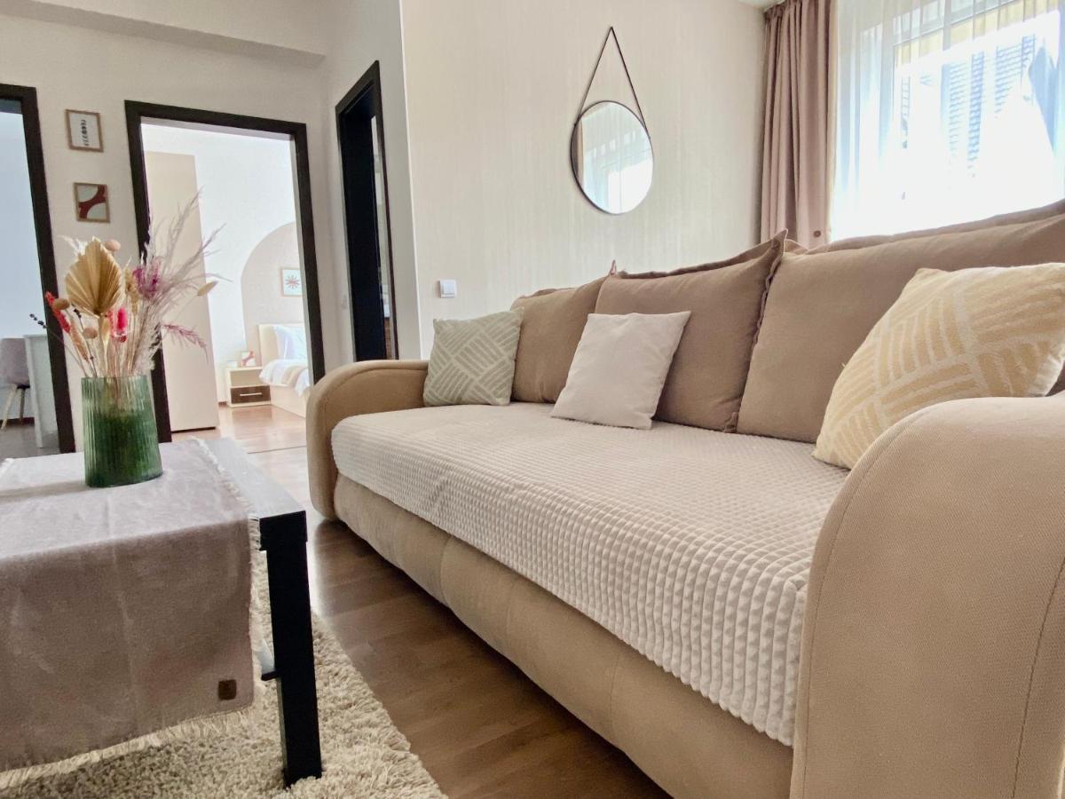 Wanderlust Home Cream, Rasnov Apt For 4, Wifi And Free Parking Extérieur photo