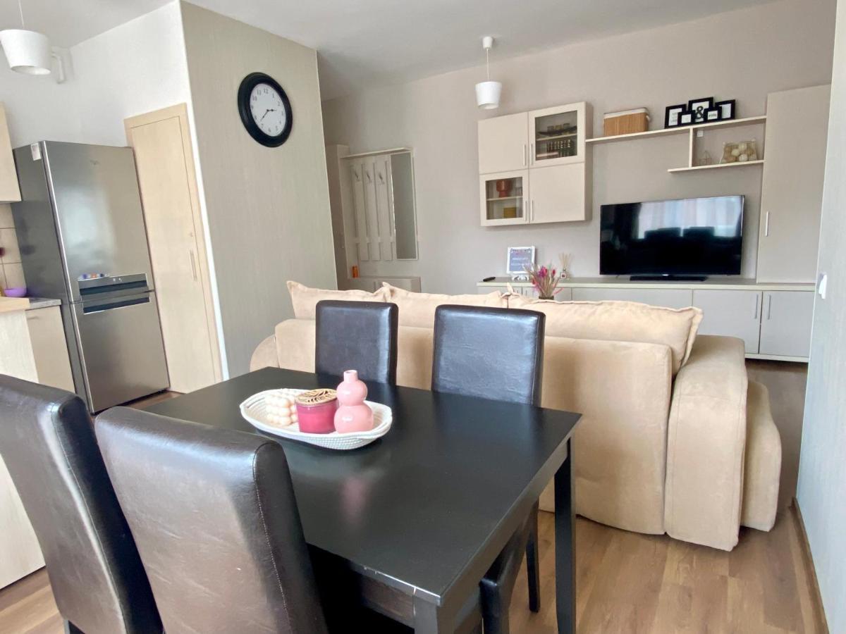 Wanderlust Home Cream, Rasnov Apt For 4, Wifi And Free Parking Extérieur photo