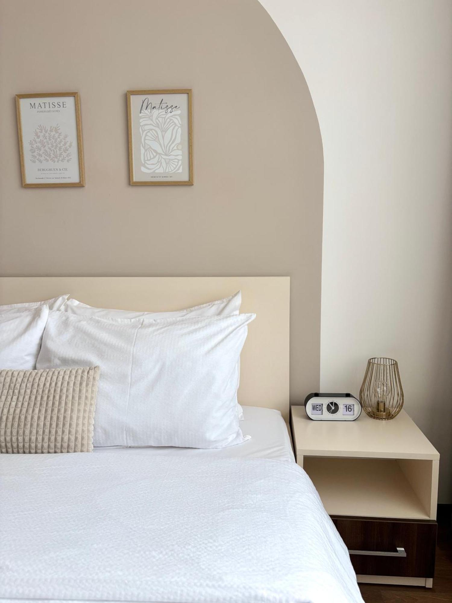 Wanderlust Home Cream, Rasnov Apt For 4, Wifi And Free Parking Extérieur photo