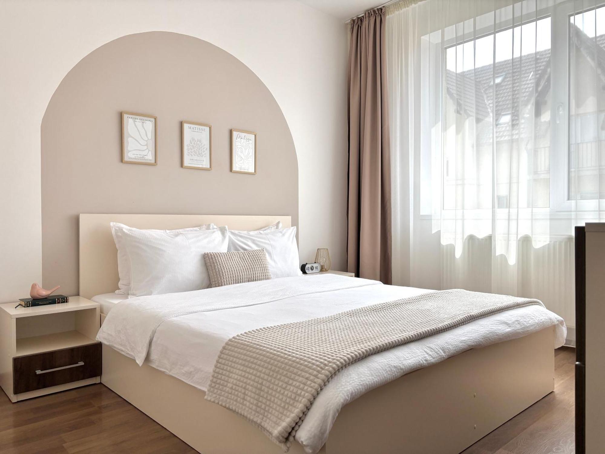 Wanderlust Home Cream, Rasnov Apt For 4, Wifi And Free Parking Extérieur photo