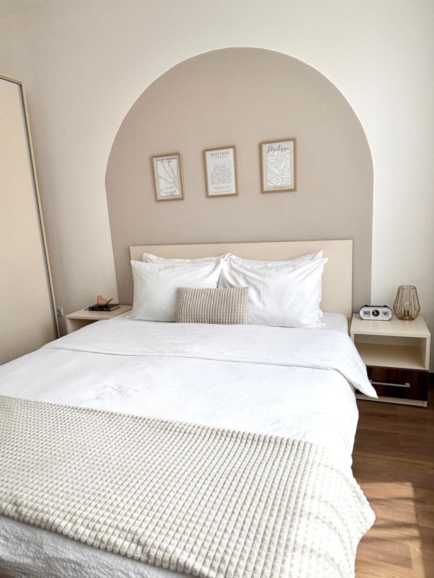 Wanderlust Home Cream, Rasnov Apt For 4, Wifi And Free Parking Extérieur photo