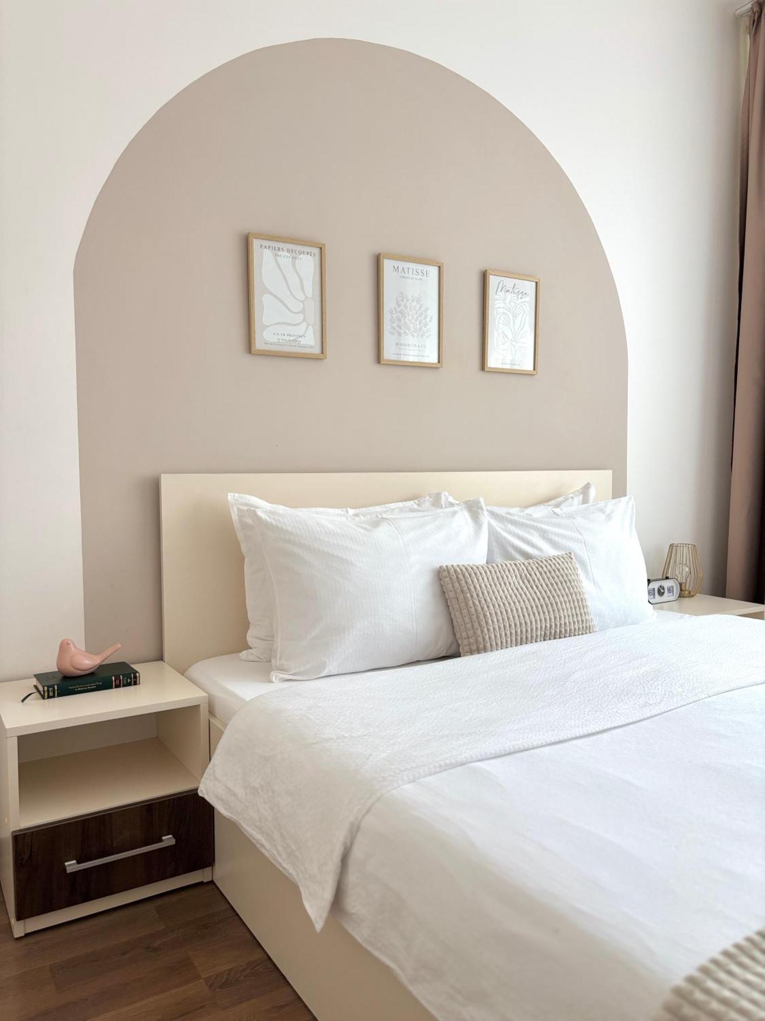 Wanderlust Home Cream, Rasnov Apt For 4, Wifi And Free Parking Extérieur photo