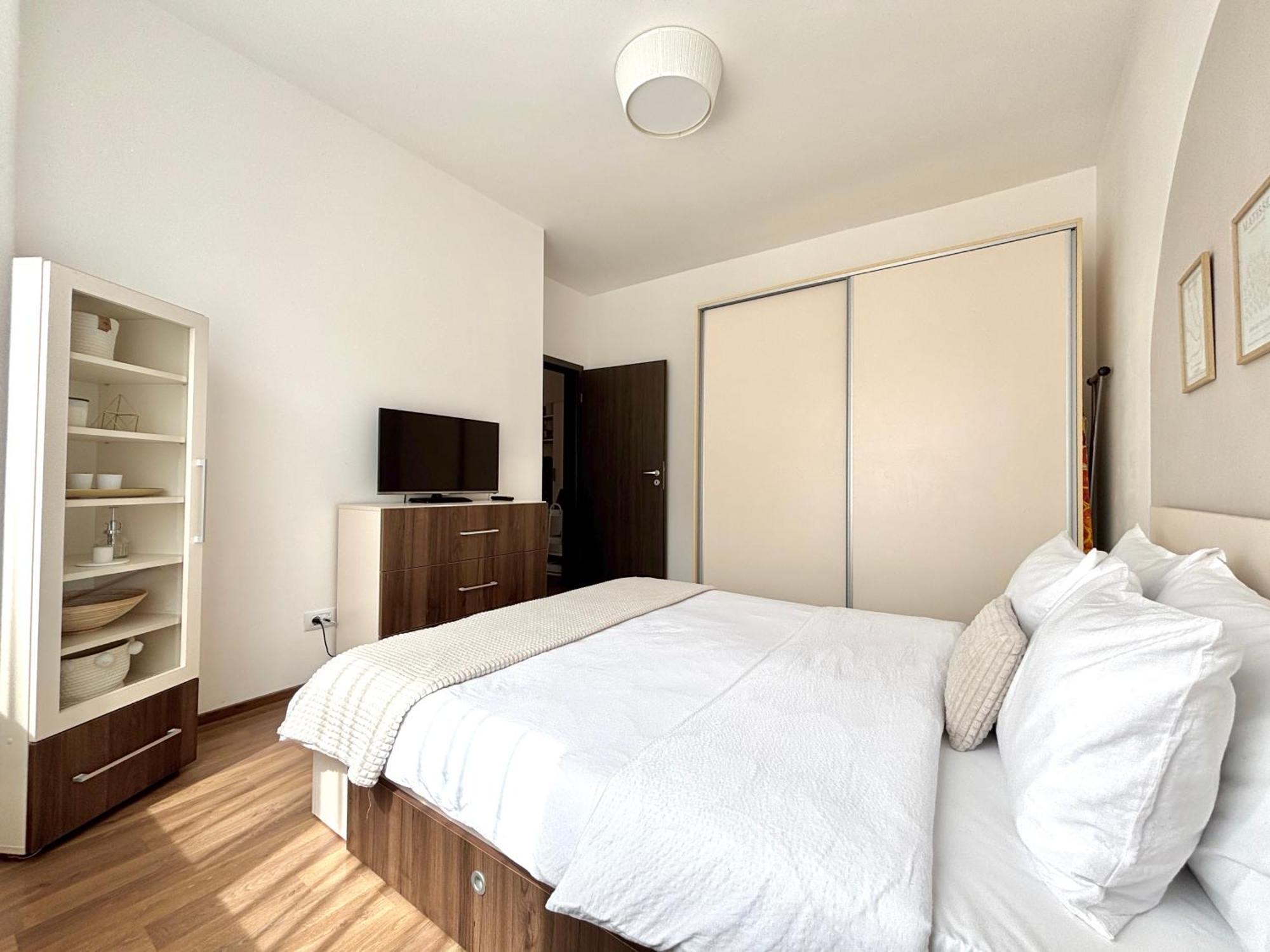 Wanderlust Home Cream, Rasnov Apt For 4, Wifi And Free Parking Extérieur photo