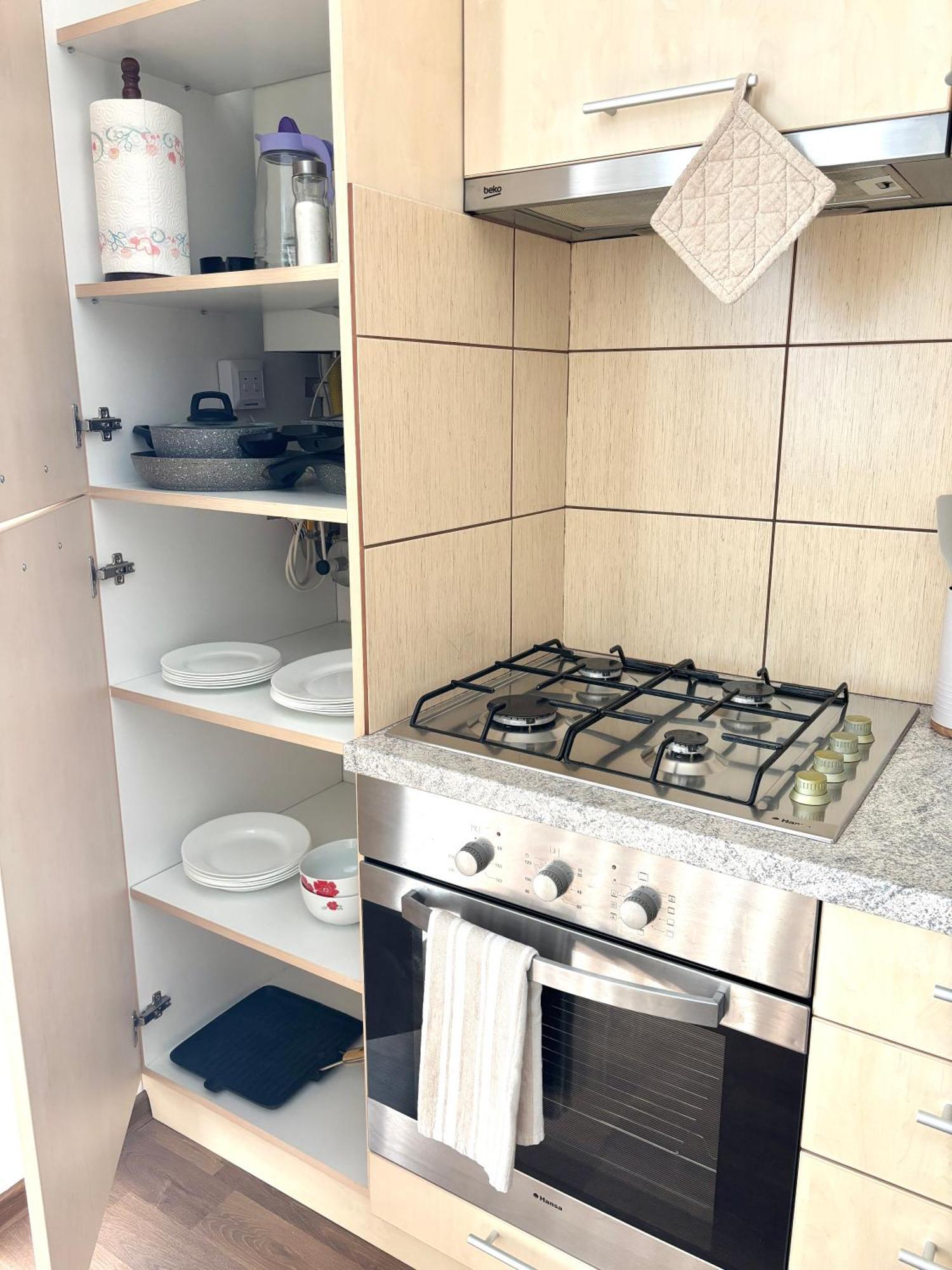 Wanderlust Home Cream, Rasnov Apt For 4, Wifi And Free Parking Extérieur photo