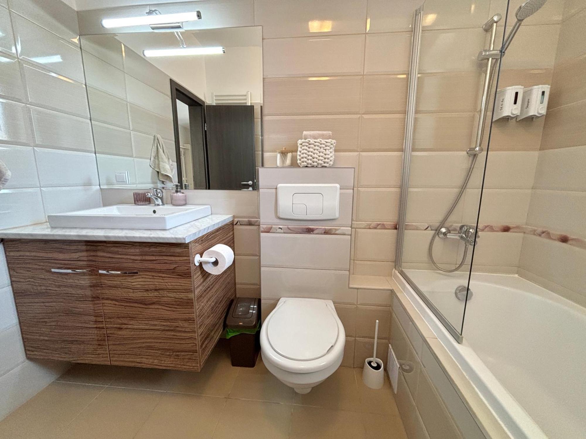 Wanderlust Home Cream, Rasnov Apt For 4, Wifi And Free Parking Extérieur photo