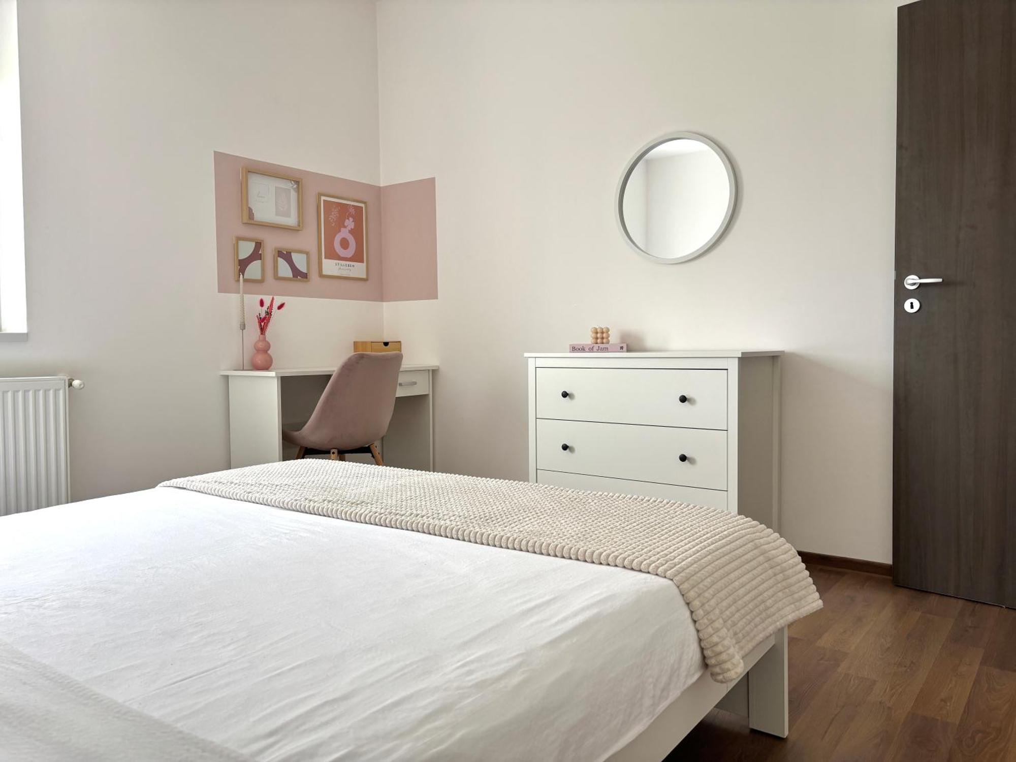 Wanderlust Home Cream, Rasnov Apt For 4, Wifi And Free Parking Extérieur photo
