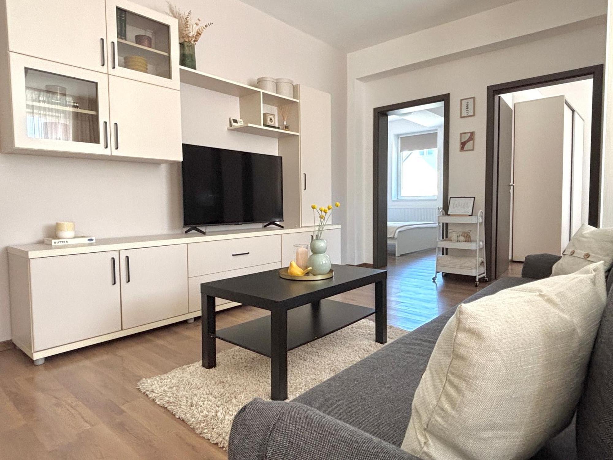 Wanderlust Home Cream, Rasnov Apt For 4, Wifi And Free Parking Extérieur photo